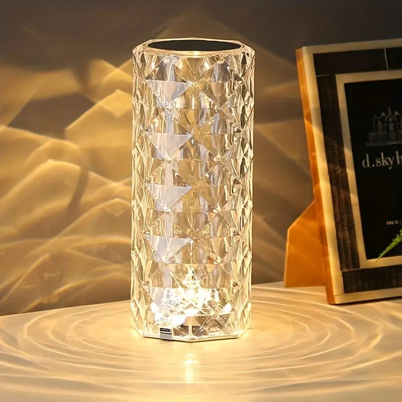 LumiGlow™ — Ilumina con elegancia y activa al detectar tu presencia.