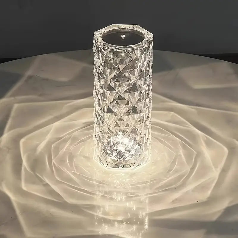 LumiGlow™ — Ilumina con elegancia y activa al detectar tu presencia.